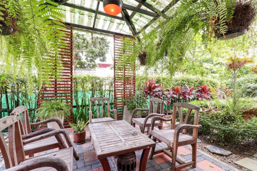Oyo 412 7 Days Hotel Chiang Mai Exterior photo