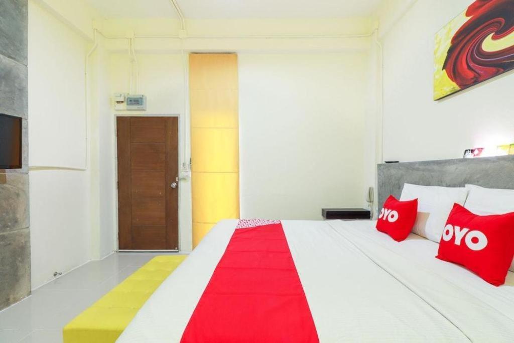 Oyo 412 7 Days Hotel Chiang Mai Exterior photo