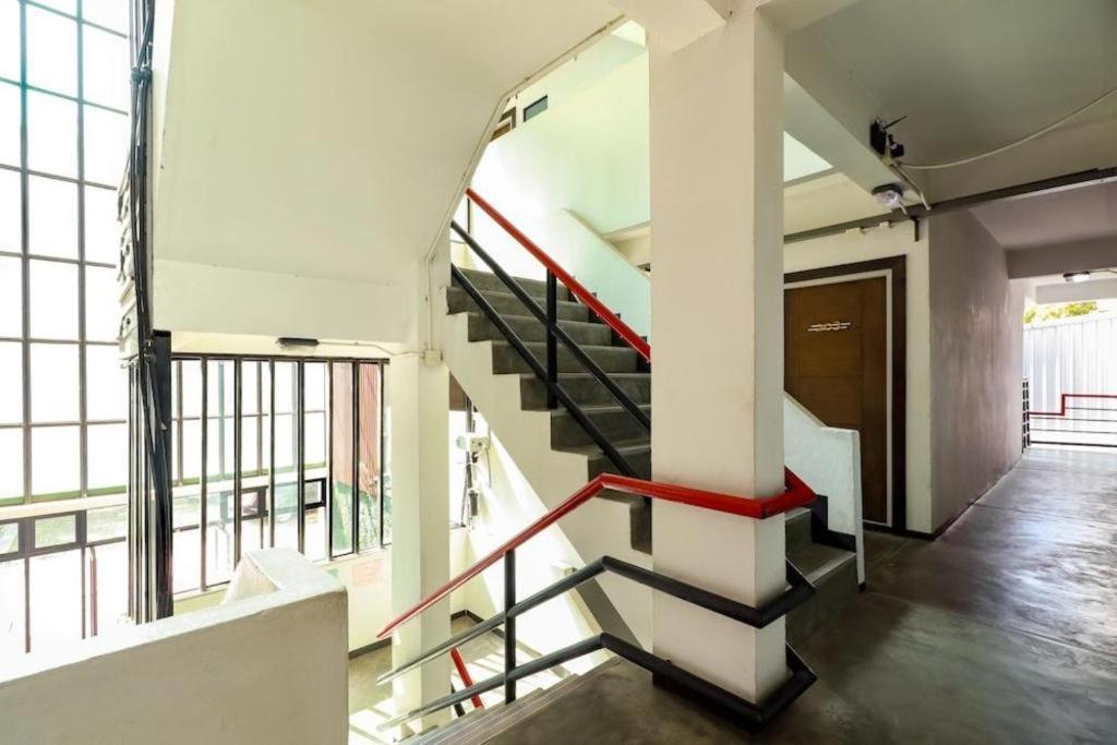 Oyo 412 7 Days Hotel Chiang Mai Exterior photo