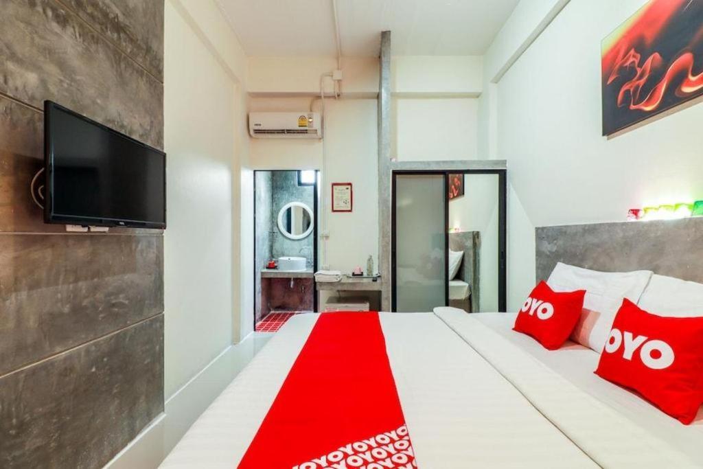 Oyo 412 7 Days Hotel Chiang Mai Exterior photo