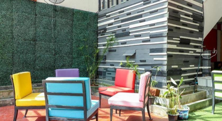 Oyo 412 7 Days Hotel Chiang Mai Exterior photo