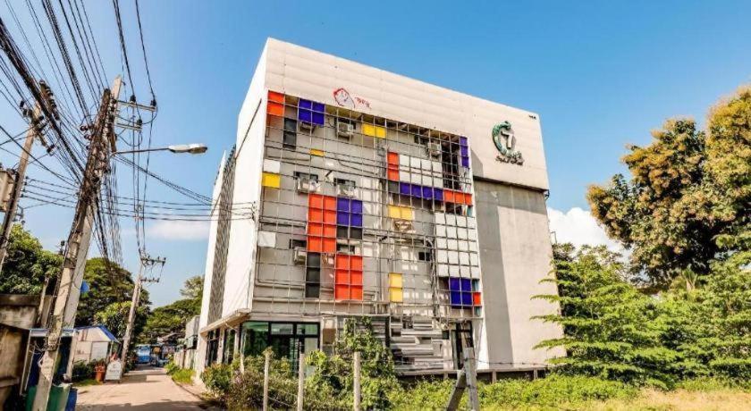 Oyo 412 7 Days Hotel Chiang Mai Exterior photo