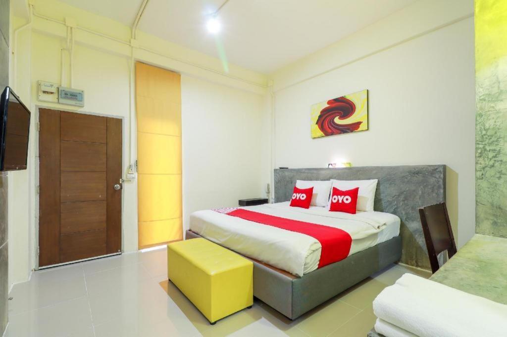 Oyo 412 7 Days Hotel Chiang Mai Exterior photo