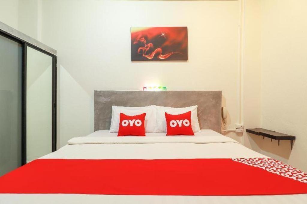 Oyo 412 7 Days Hotel Chiang Mai Exterior photo