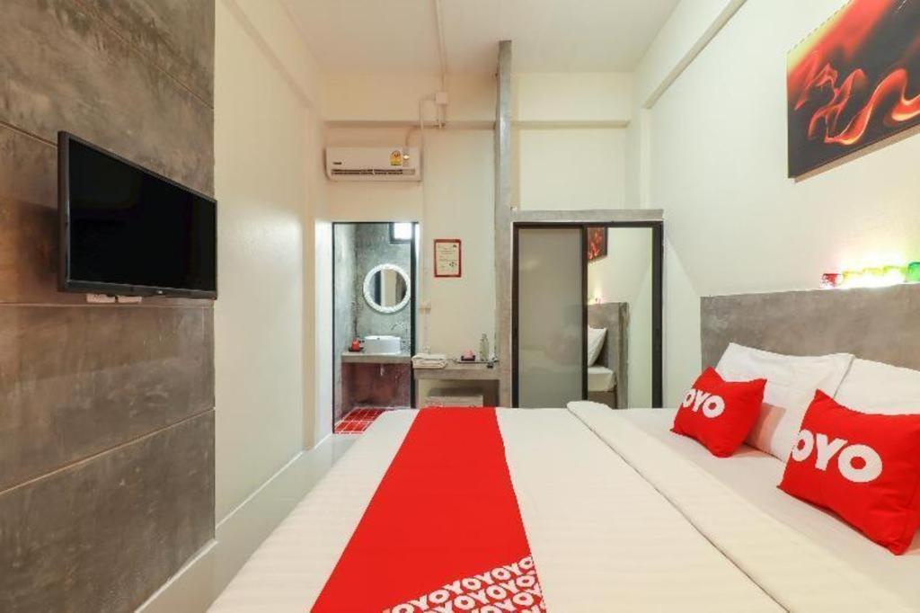 Oyo 412 7 Days Hotel Chiang Mai Exterior photo