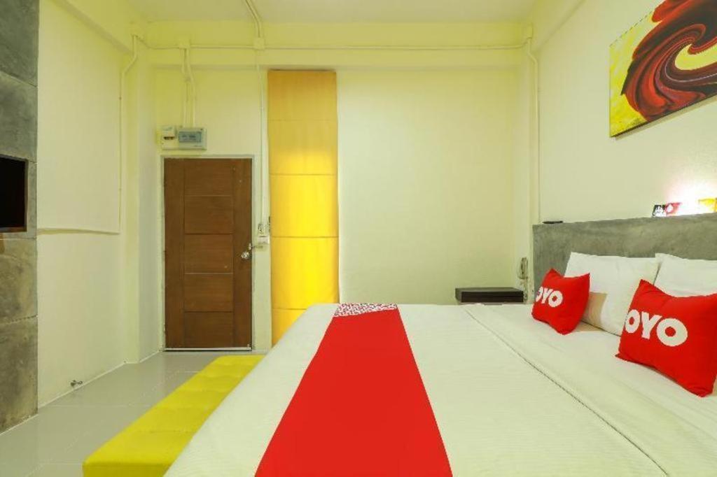 Oyo 412 7 Days Hotel Chiang Mai Exterior photo
