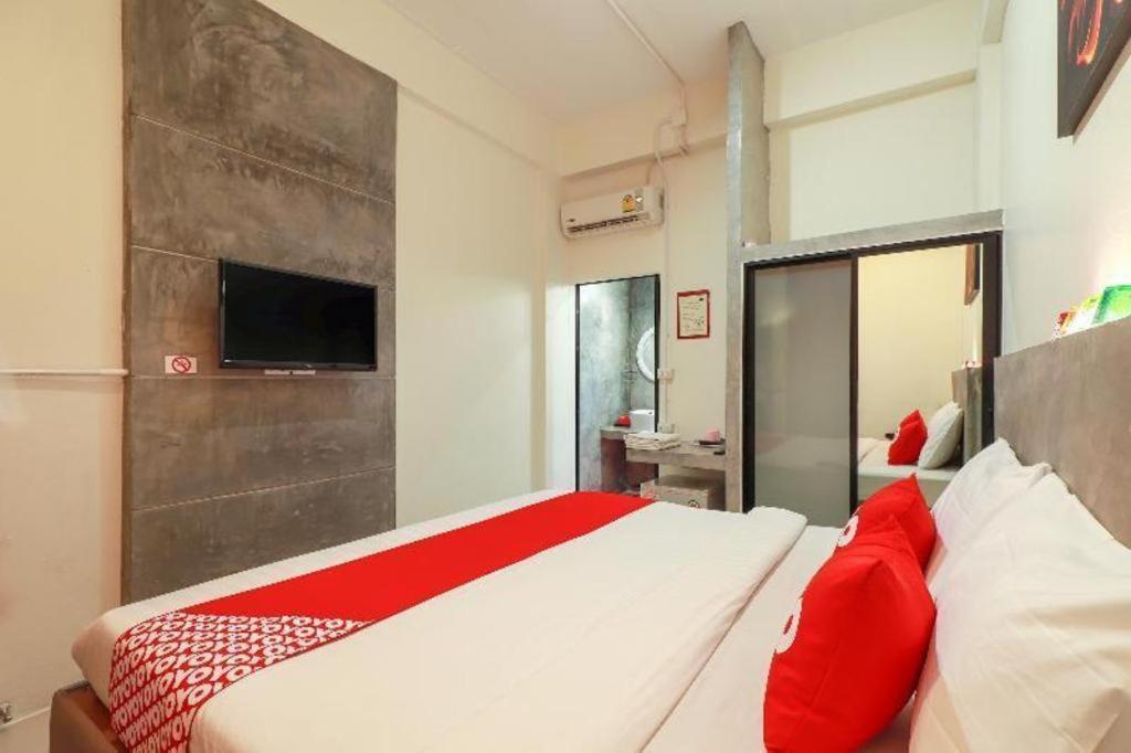 Oyo 412 7 Days Hotel Chiang Mai Exterior photo